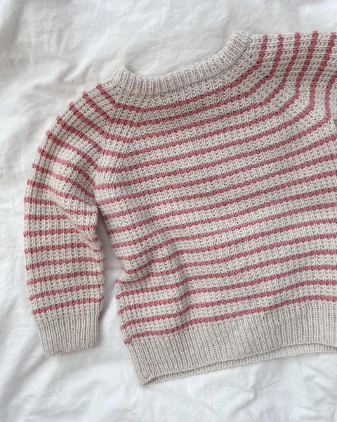 Hovedbilde Friday Sweater Mini PetiteKnit oppskrift*