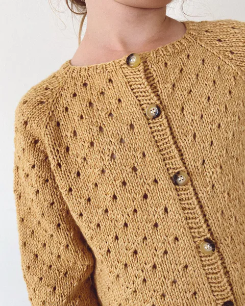 Hovedbilde Annas Sommercardigan - Junior PetiteKnit strikkeoppskrift*