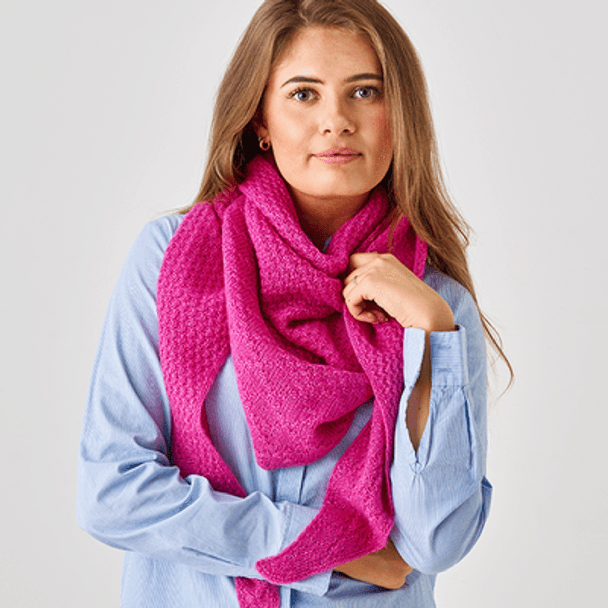 890116 Sjal i perlestrikk oppskrift by Permin