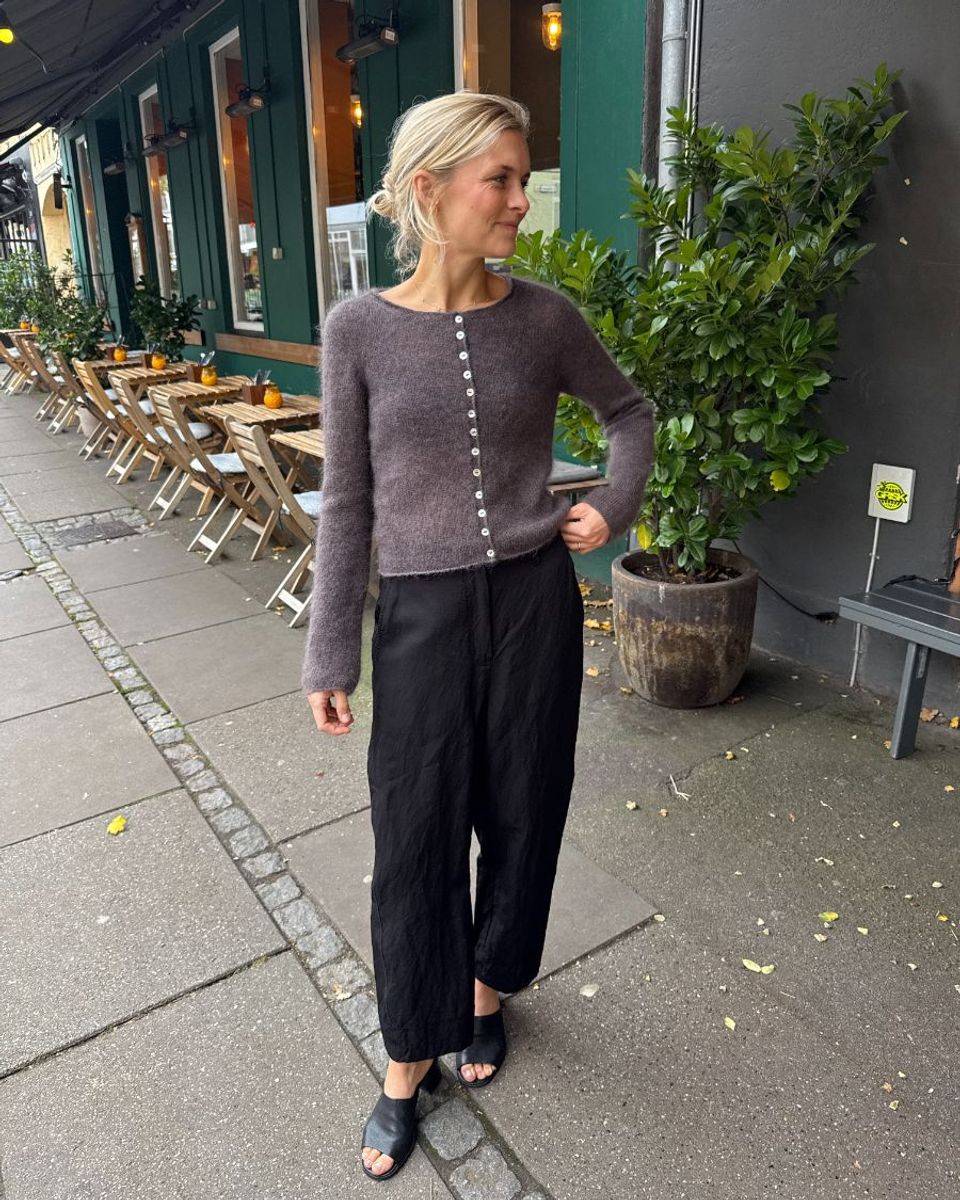Ivy Cardigan til dame fra PetiteKnit oppskrift