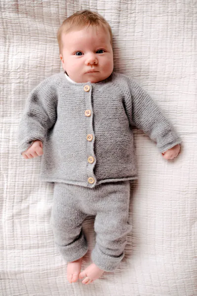 Hovedbilde 502 Lun Heddyjakke til baby fra Rauma oppskrift*