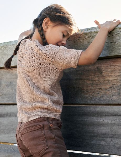 Hovedbilde Lille Peacock Tee oppskrift Le Knit*