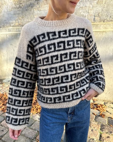 Hovedbilde Athene Sweater til dame fra PetiteKnit oppskrift