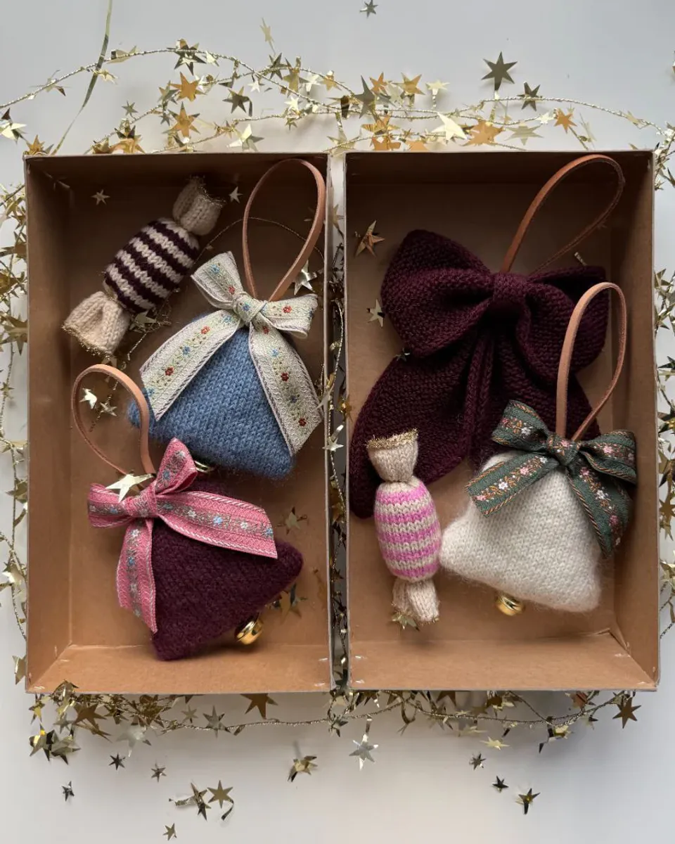 Gratis oppskrift Christmas Bell fra PetiteKnit