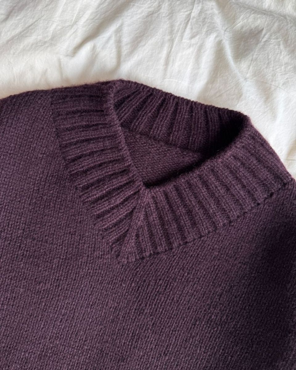 Hannah Sweater V-neck dame fra PetiteKnit oppskrift