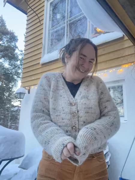 Hovedbilde  Palett cardigan fra Knit Colorful oppskrift 